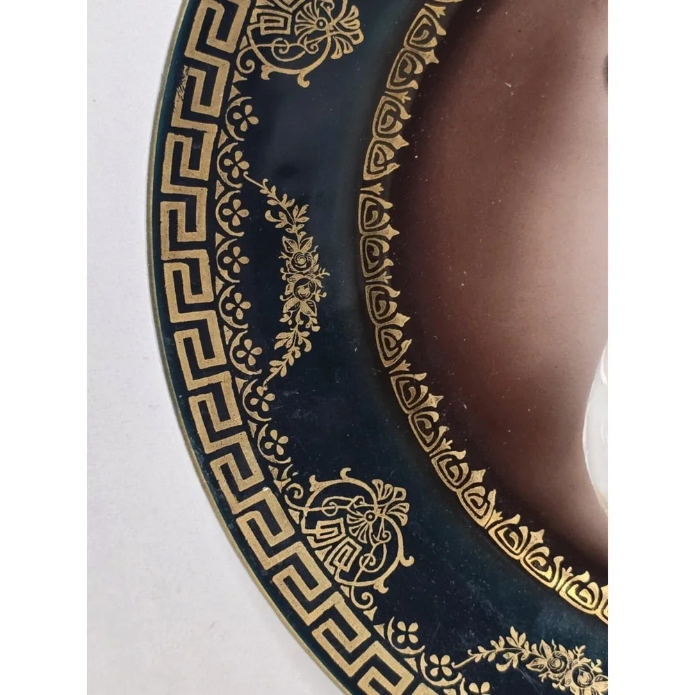ANTIQUE‎ HAND PAINTED ROYAL VIENNA GOLD PORTRAIT CABINET PLATE SIGNED w/beehive